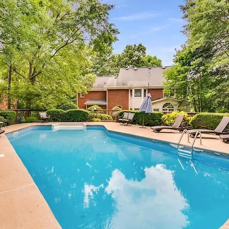 Serene Poolside Oasis 5 Bedroom Office Luxe Amenities